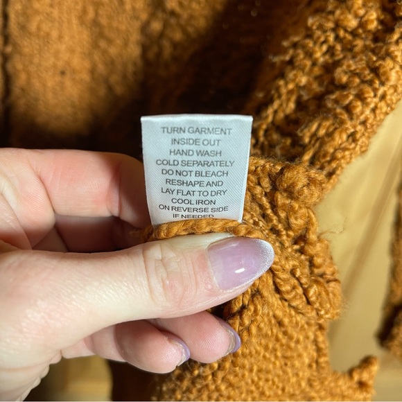 CHELSEA & THEODORE Rust V-Neck Oversized Sweater XS NWT - Picture 6 of 7